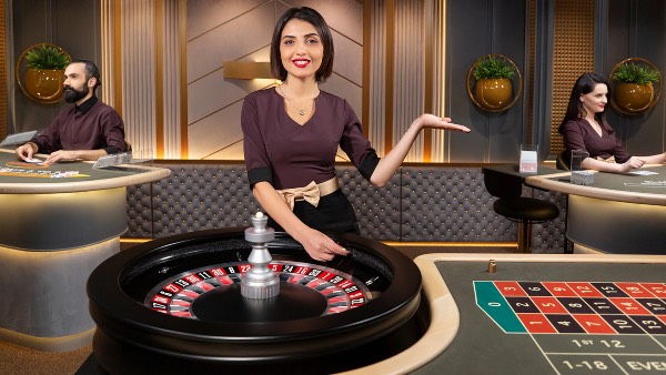 live roulette dealer